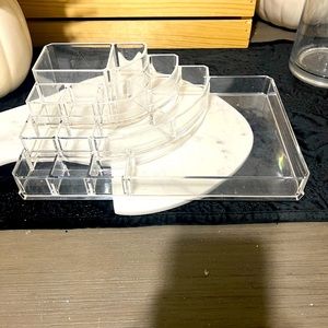 Makeup organizer